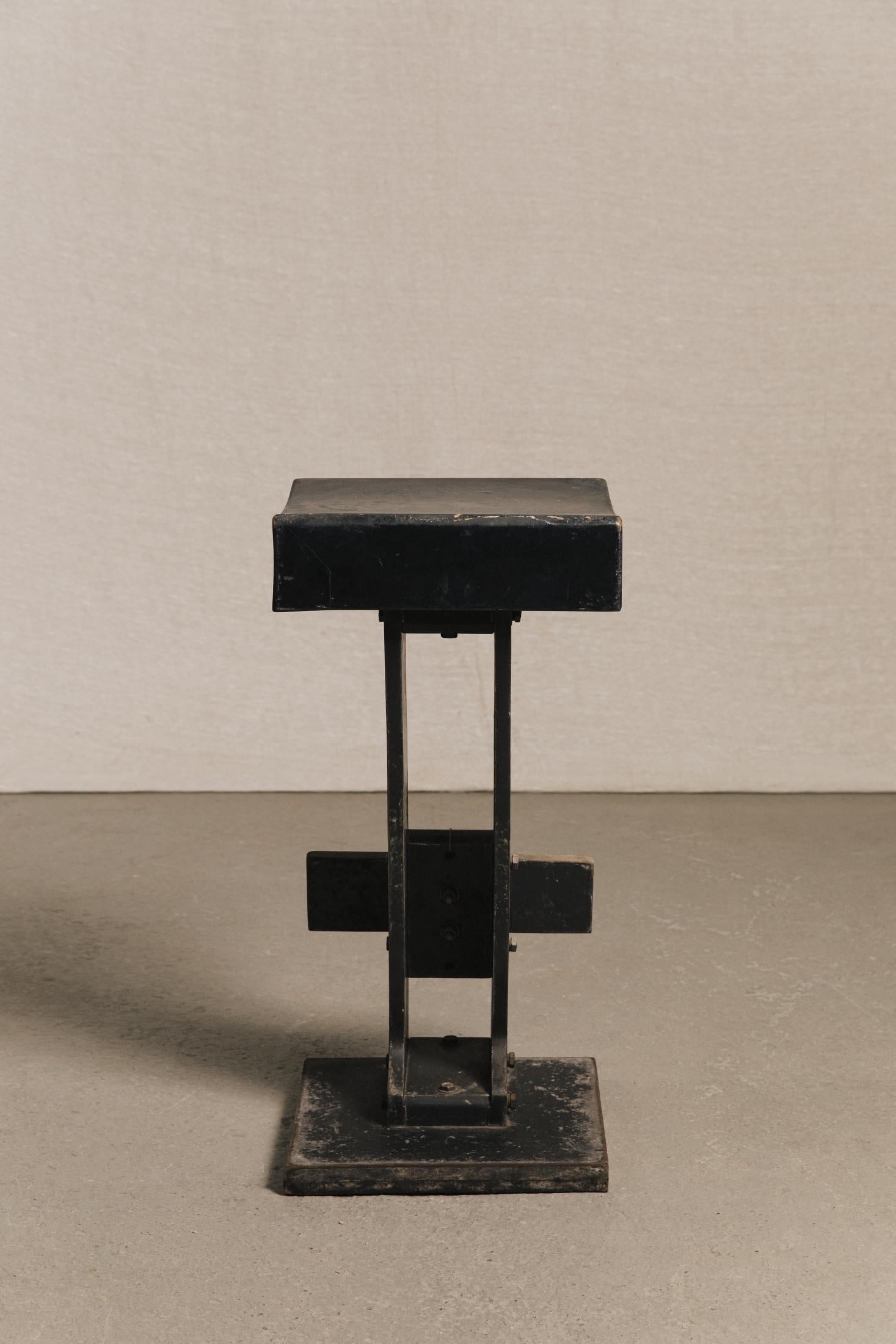 Sgabelli brutalisti anni 70/80<BR/> SED0194 1 Raw 