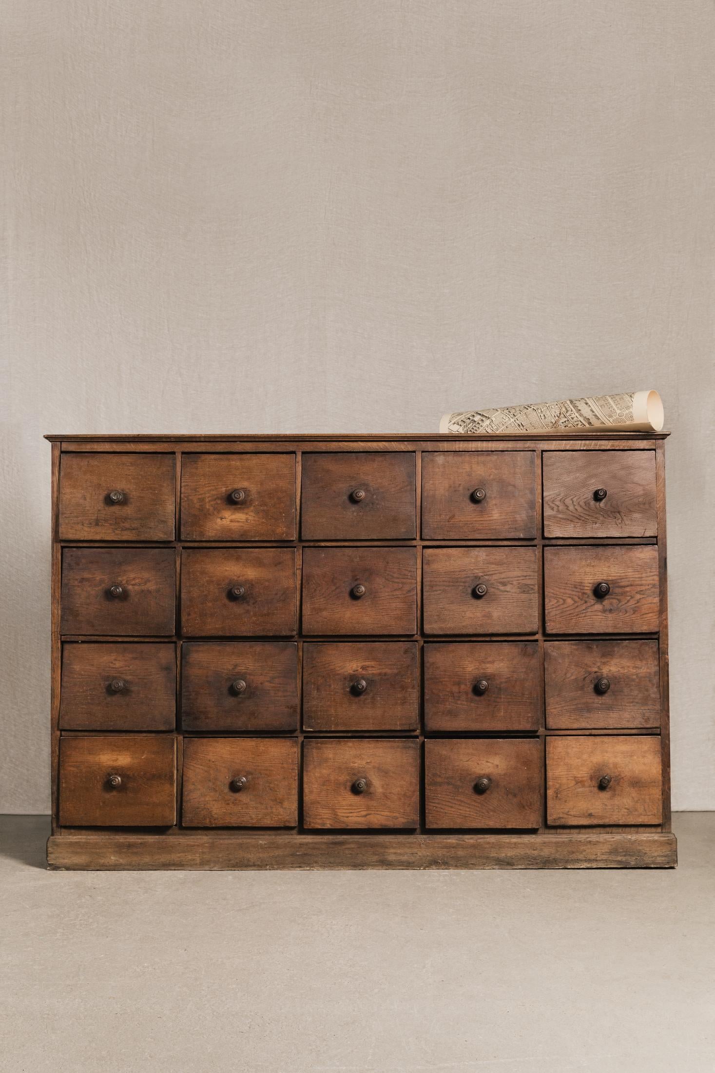 Cassettiera da archivio francese in rovere scuro ARM1296 1 Raw 