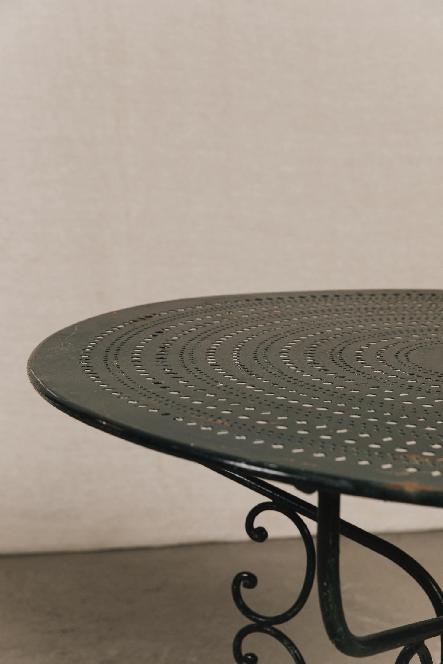 Tavolo da giardino tondo con piano traforato<BR/> GAR1205 1 Raw 