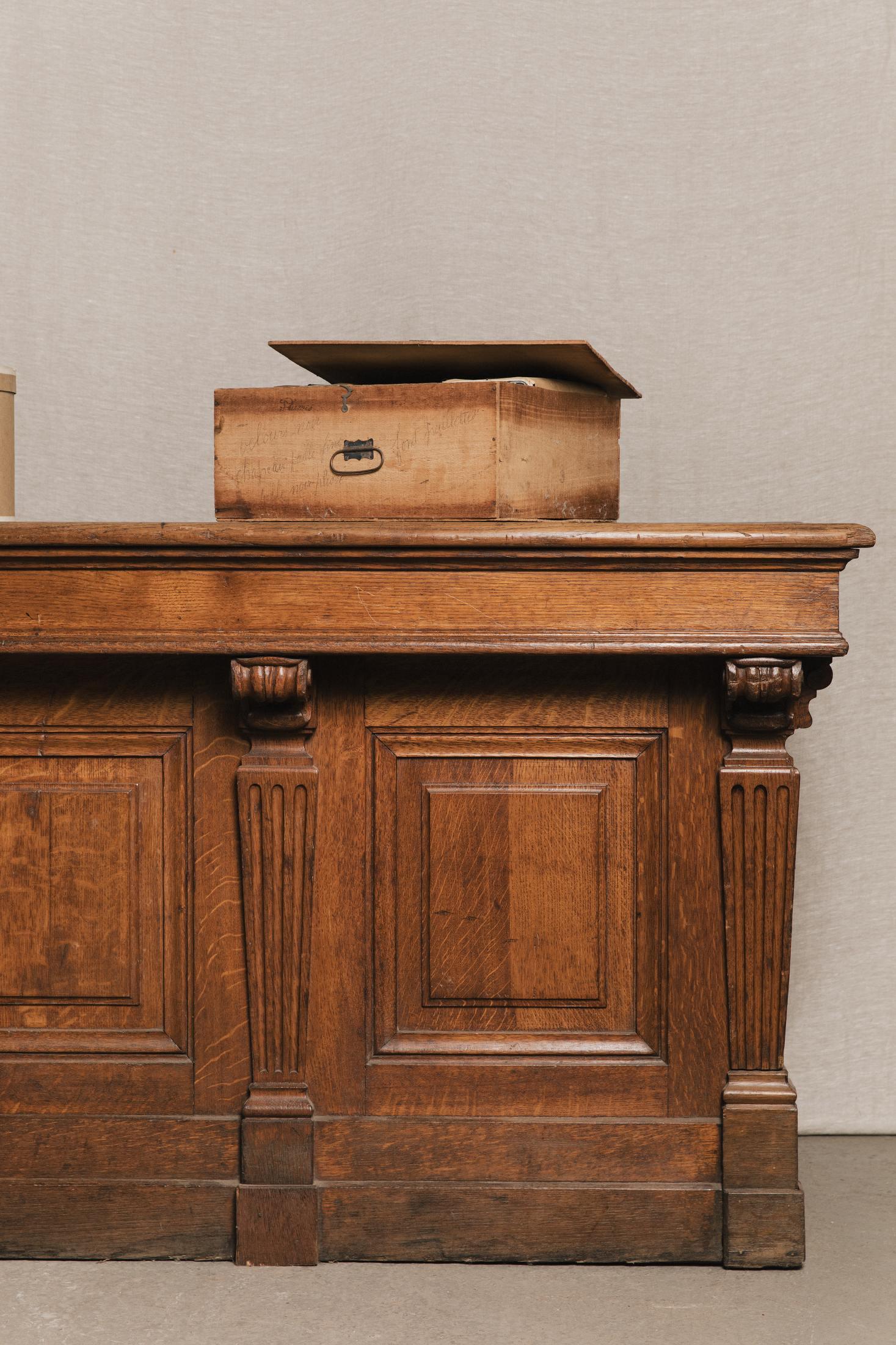 Bancone da negozio in rovere (Francia, inizi XX sec)<BR/> TAV0043 1 Raw 