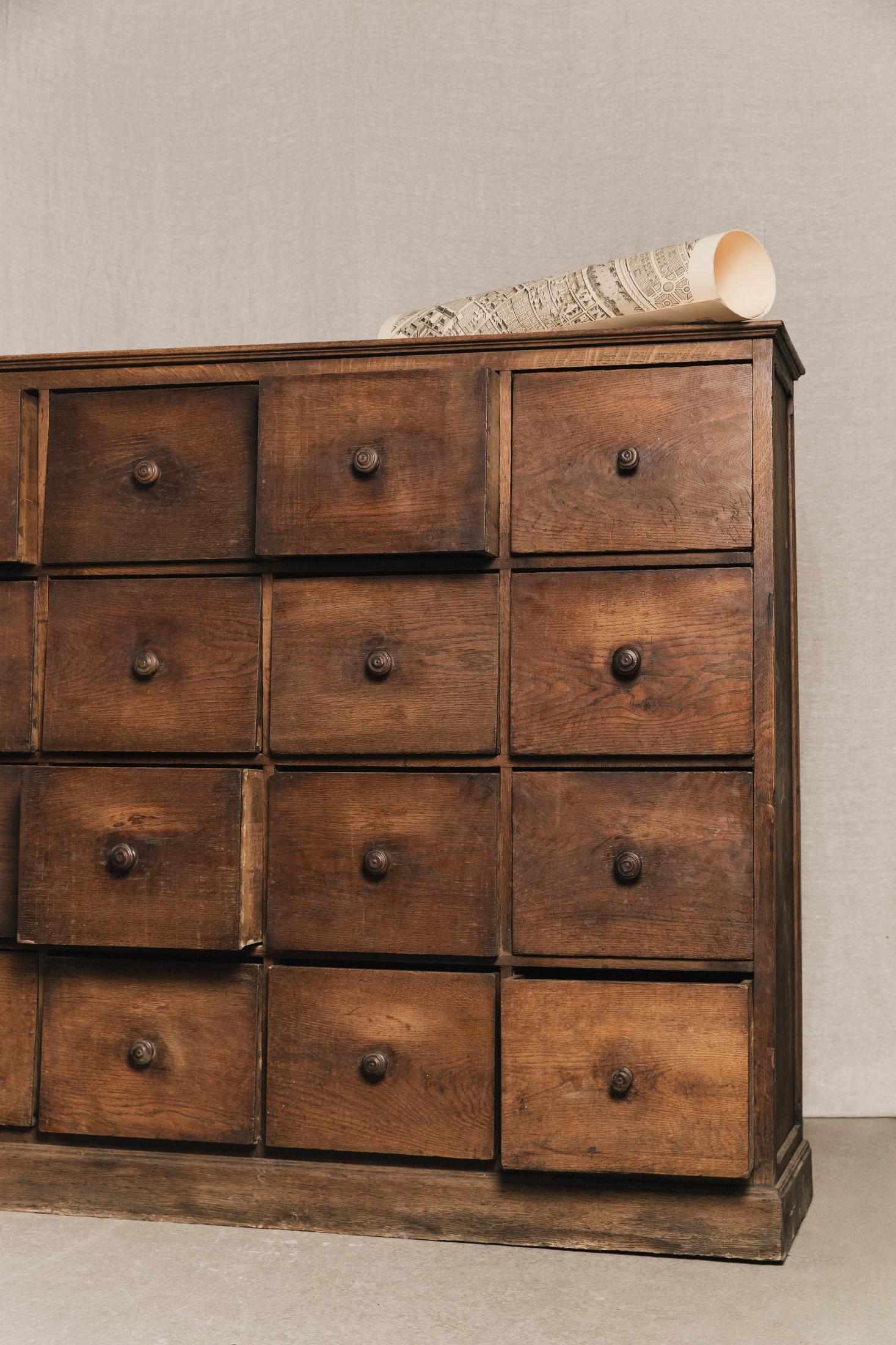 Cassettiera da archivio francese in rovere scuro ARM1296 1 Raw 