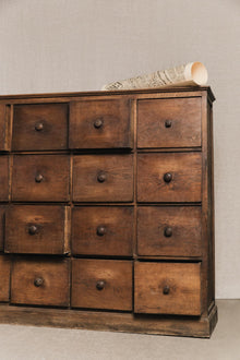 Cassettiera da archivio francese in rovere scuro ARM1296 1 Raw 