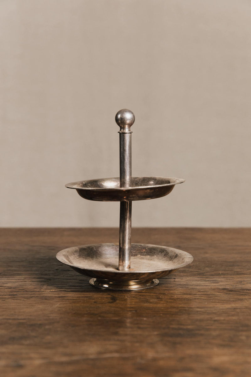 Alzatina in metallo argentato a 2 piani. 13,5x17h ARG1401 1 Raw 