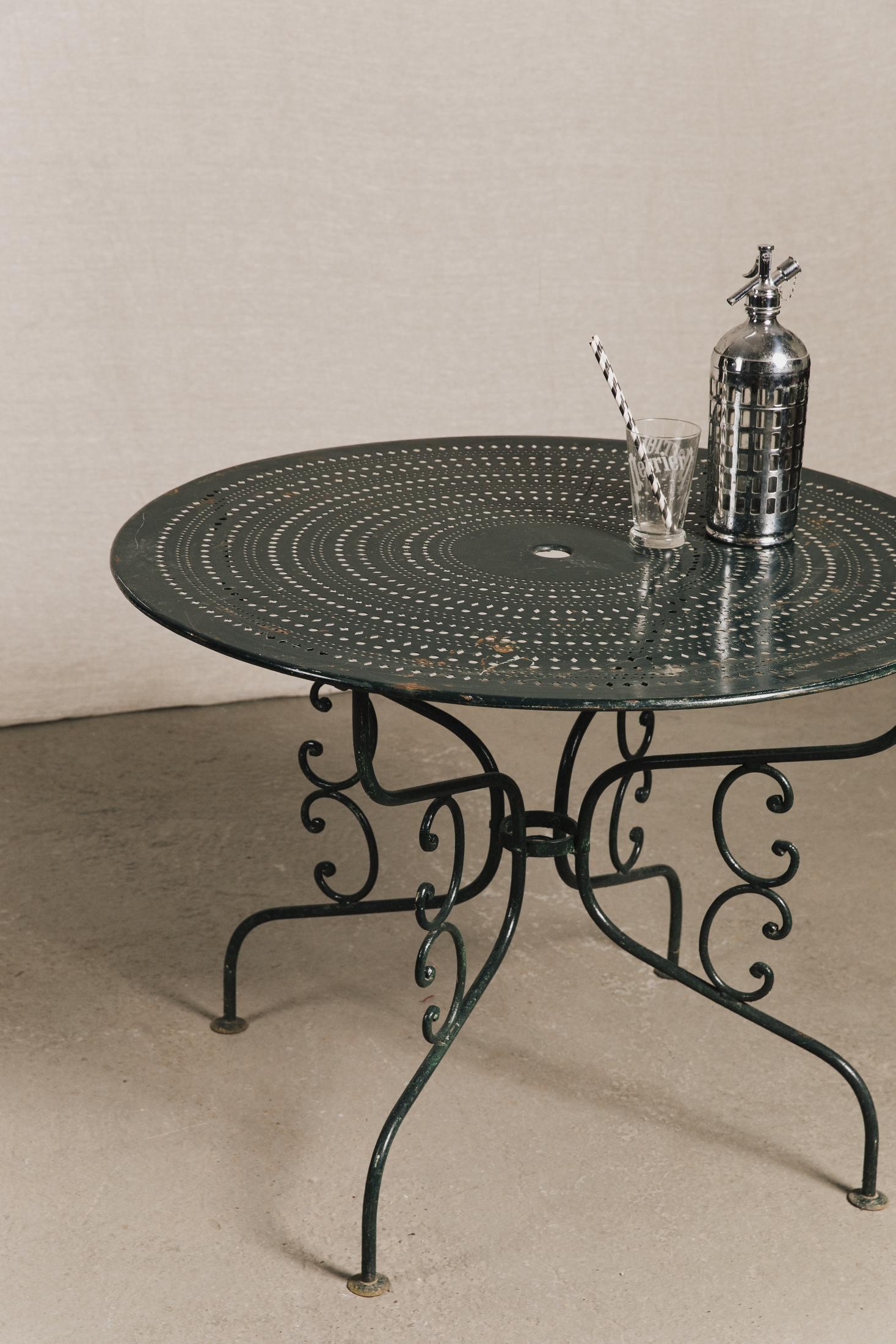 Tavolo da giardino tondo con piano traforato<BR/> GAR1205 1 Raw 