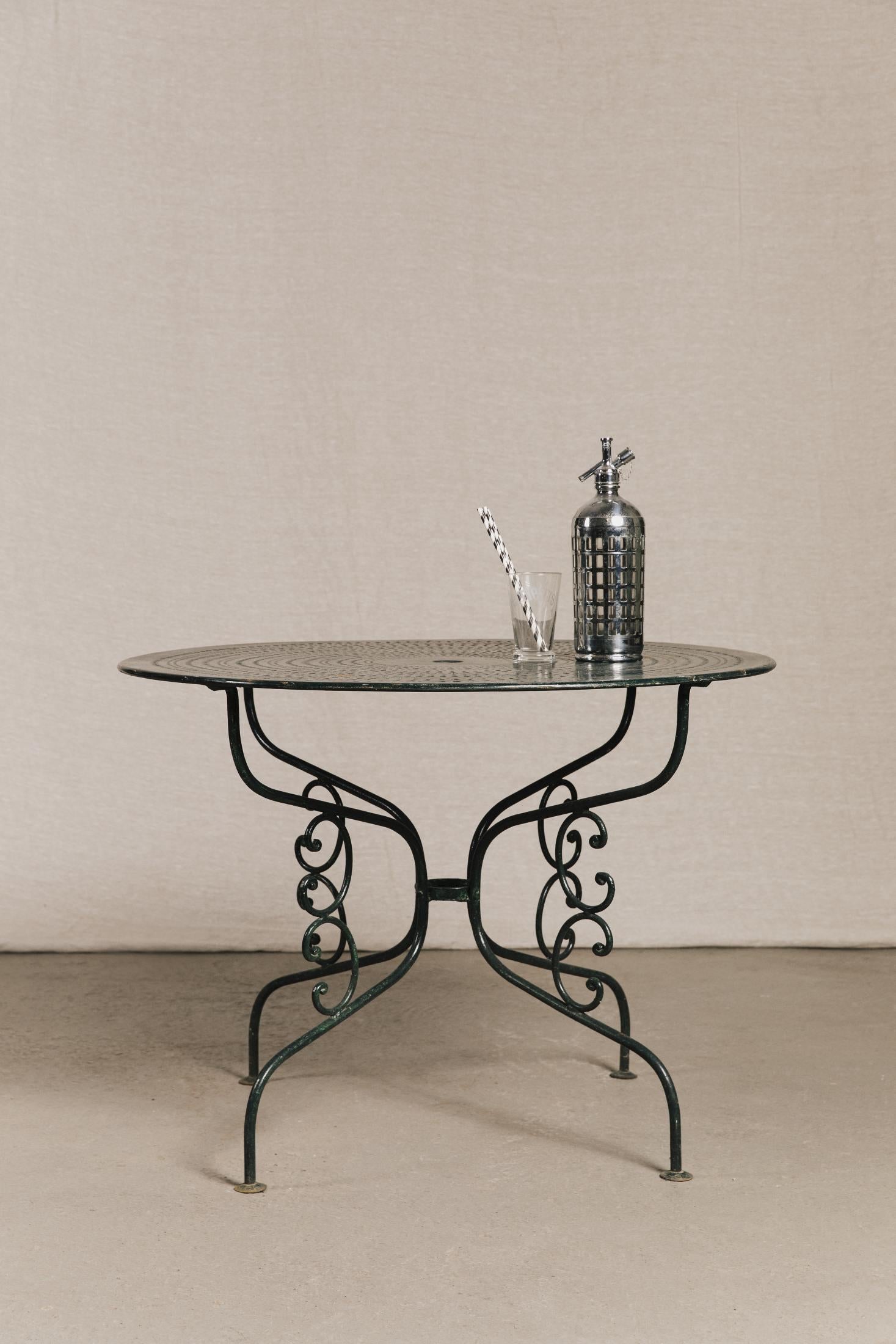 Tavolo da giardino tondo con piano traforato<BR/> GAR1205 1 Raw 