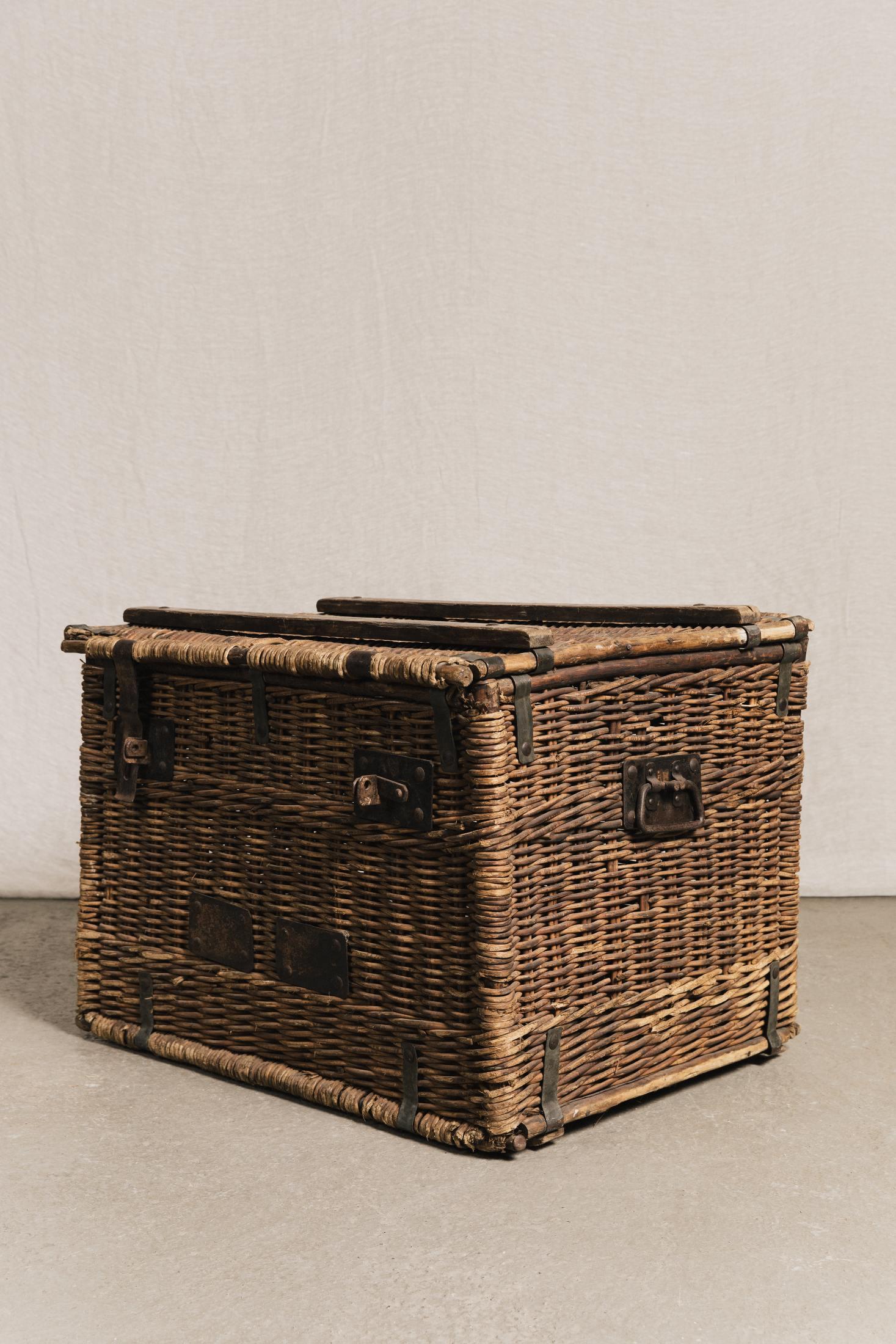 Baule da viaggio in vimini. NEG1408 1 Raw 
