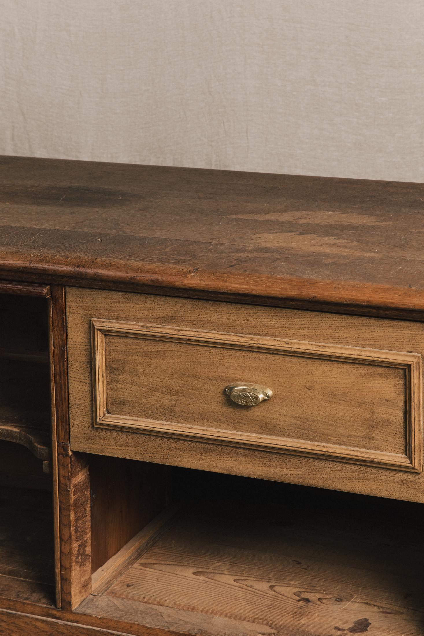 Bancone da negozio in rovere (Francia, inizi XX sec)<BR/> TAV0043 1 Raw 